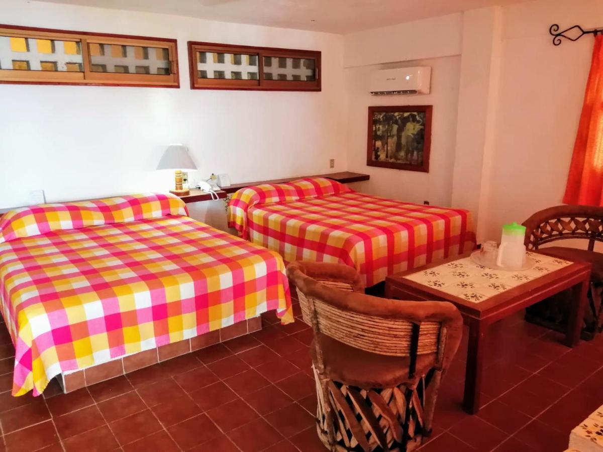Hotel Catalina Beach Resort Zihuatanejo Esterno foto